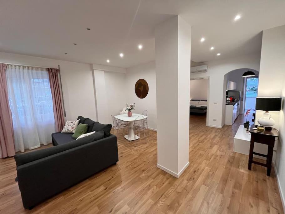 דירות La Casa Di Lillidu - Napoli Most Exclusive Area מראה חיצוני תמונה