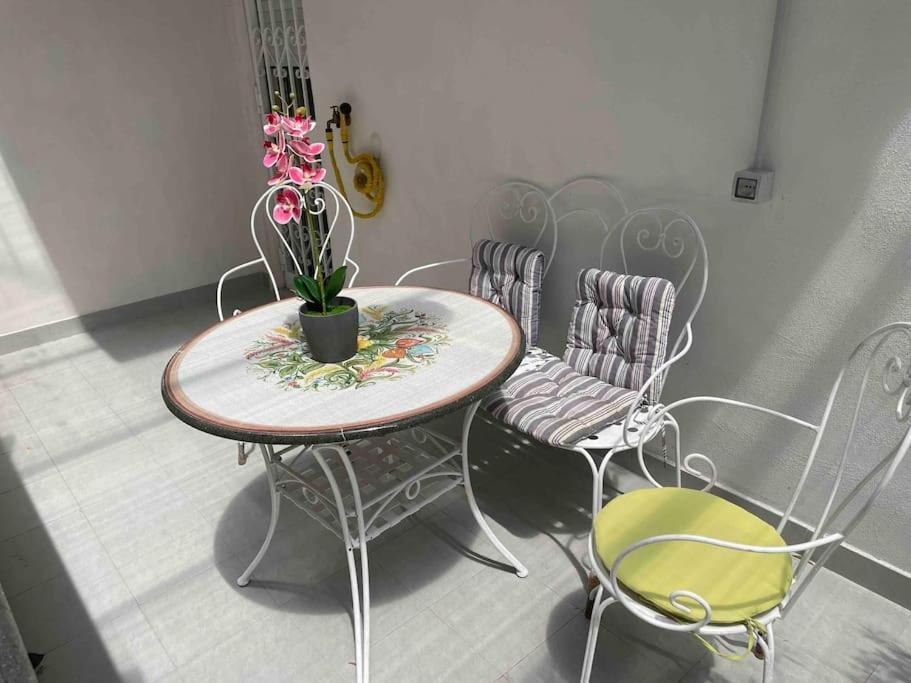 דירות La Casa Di Lillidu - Napoli Most Exclusive Area מראה חיצוני תמונה